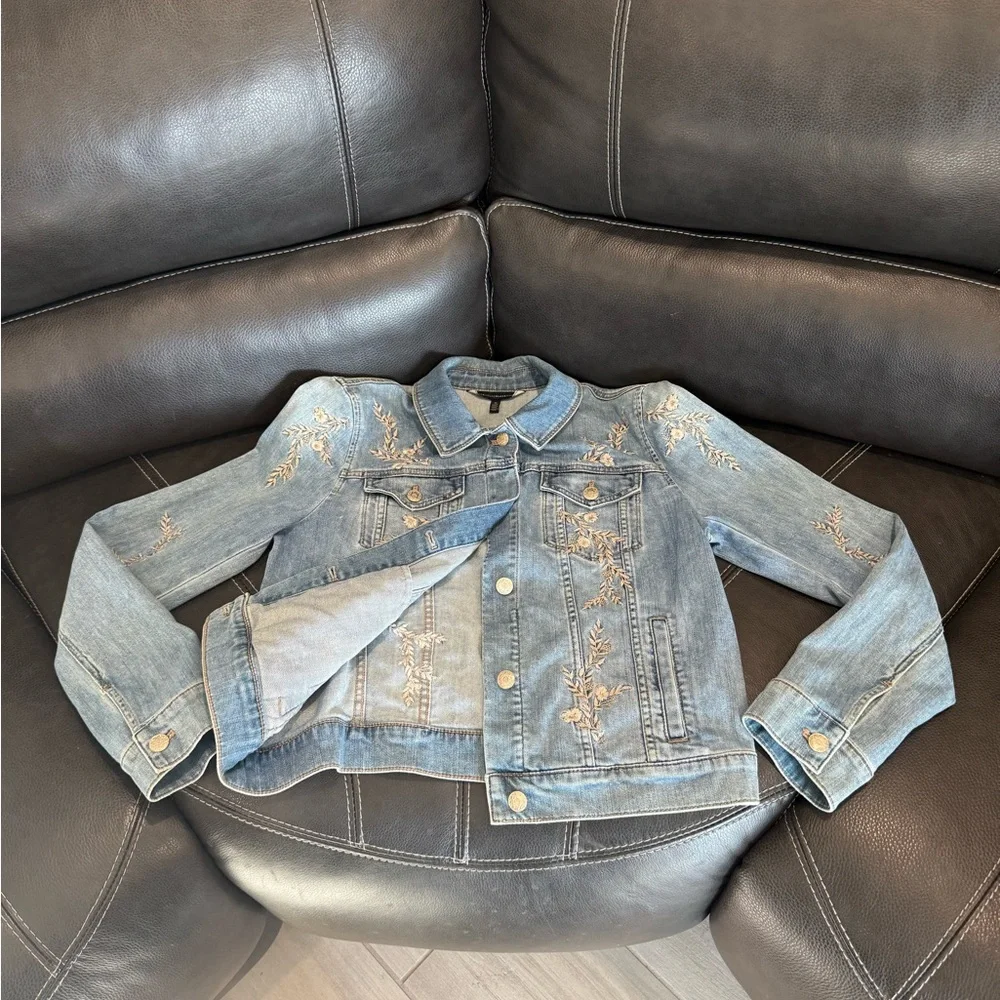 White House Black Market Light Blue Embroidered Jean Jacket 💙 - Picture 10 of 11